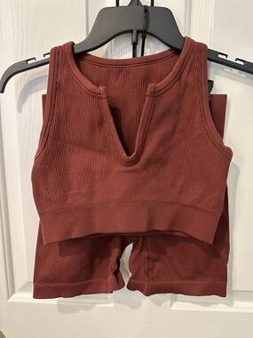 Ribbed V-Neck Cropped Tank Top in Brown